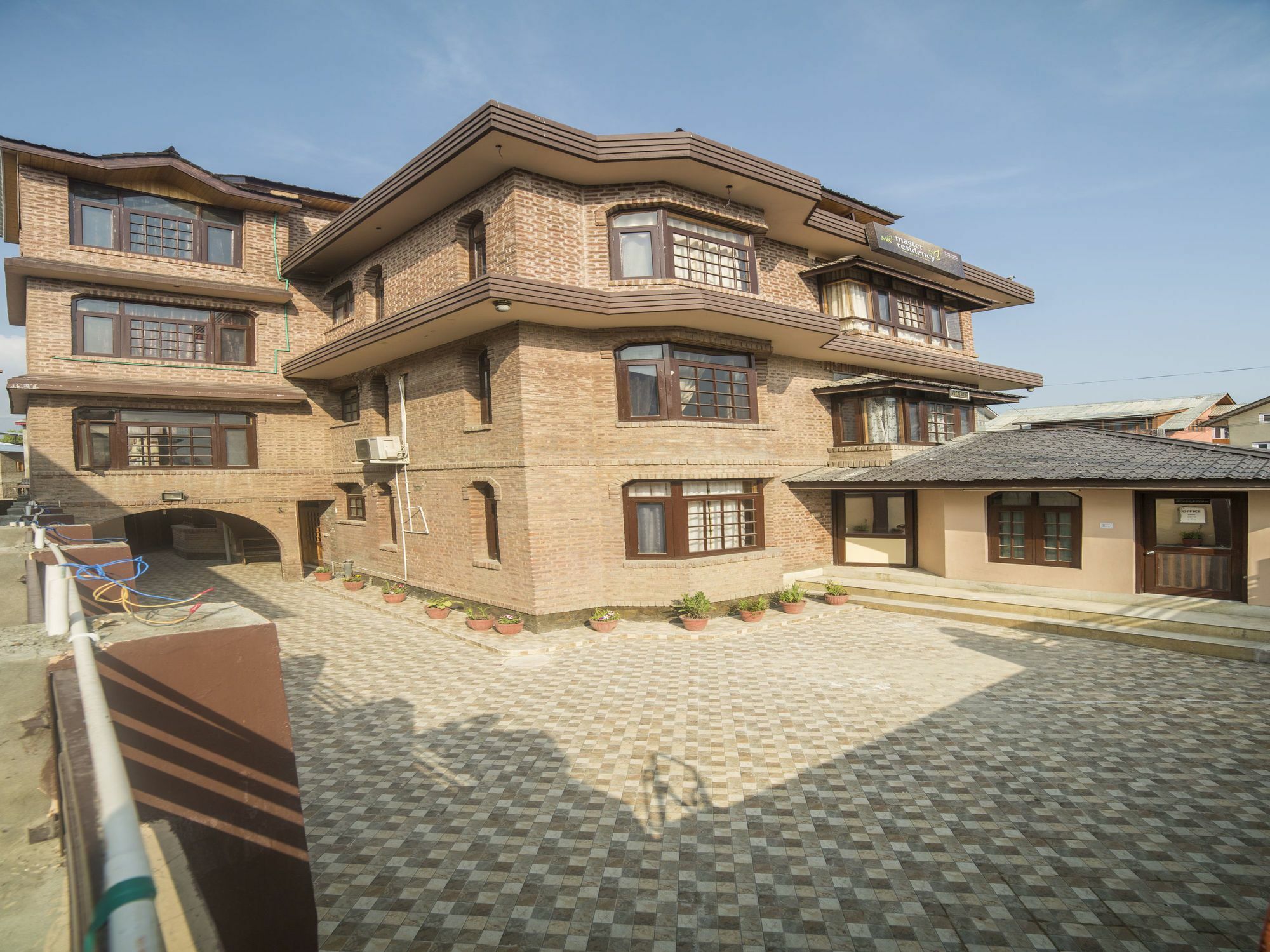 Oyo 5582 Master Residency Hotel Srinagar  Exterior photo